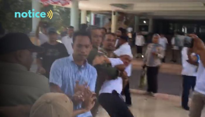 Unjuk Rasa Ricuh, Massa Aksi dan Pegawai Nyaris Adu Jotos