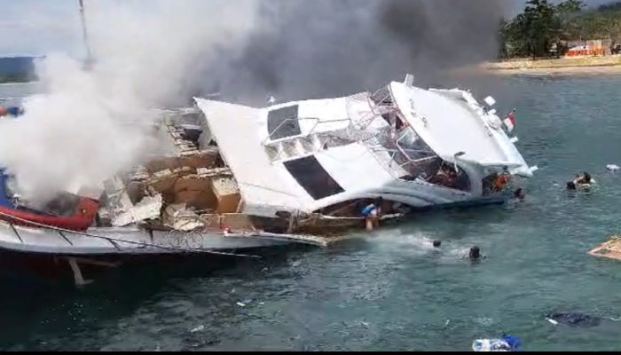 Speedboat Beny Laos Terbakar, Rombongan Kampanye Terjun ke Laut